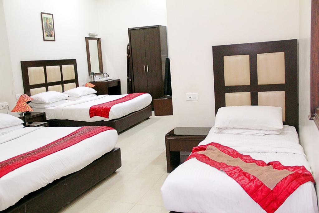Hotel Prems Paradise Amritsar Rum bild